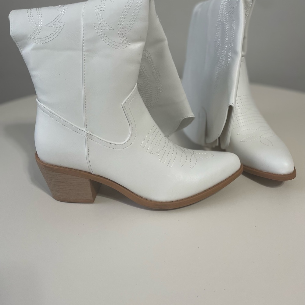 Pierre Dumas White Western Boots